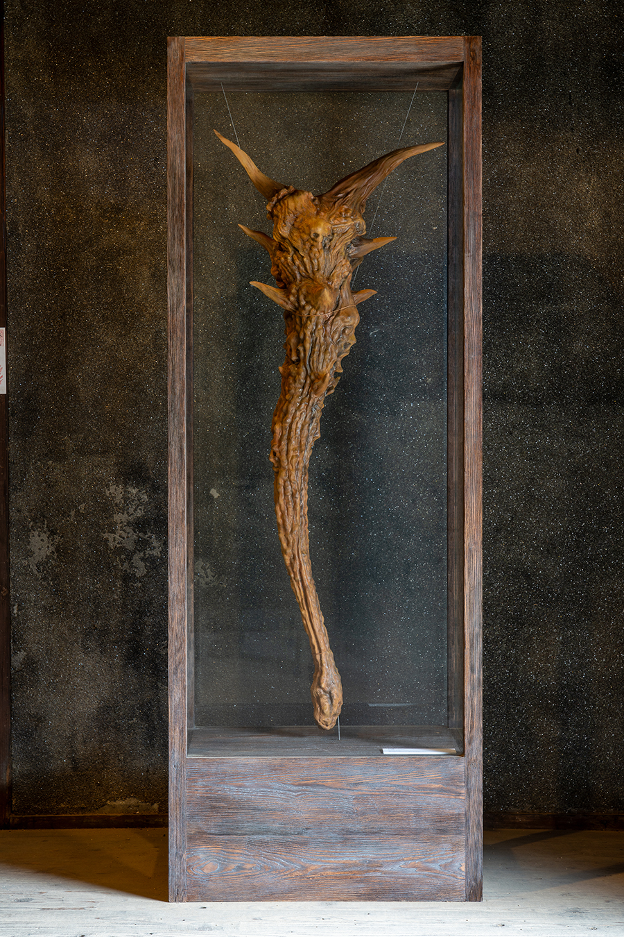 【1点限定】memento mori - 噤まれた右手 - 朽木のオブジェ 奈良一刀彫作家 荒木義人 「午」販売開始日のご案内 | お知らせ